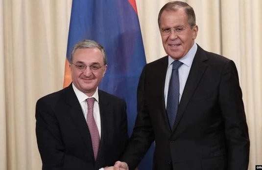 Erməni nazirə Rusiyadan zəng gəldi,qorxudan ürəyi getdi