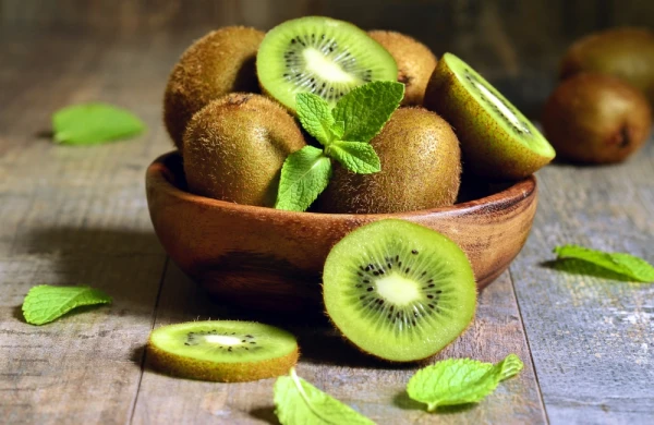 ŞOK İDDİA: Kivi yeyənlər gec qocalır