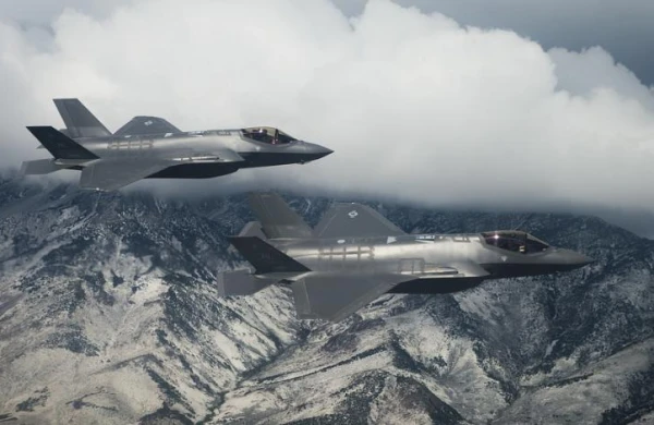 Amerikanın qırıcıları “vəhşi rejimi”ində İran sərhədlərində göründü