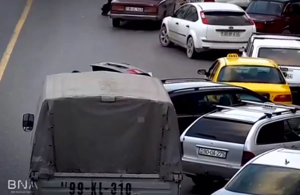 Bakıda insanlara çörək paylayan maşına 50 manat cərimə yazıldı