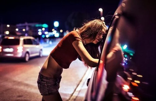 Ərəblər  Bakıda  eyni  qadınla  sekslə məşğul oldu, başlarına bu oyun gəldi