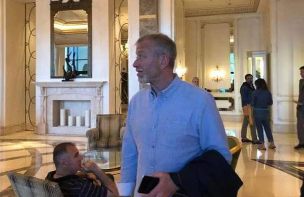 Məşhur milyarder Bakıdadır -Futbola baxacaq