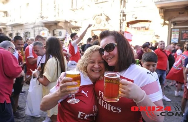 Bakı qırmızıya büründü - FOTO