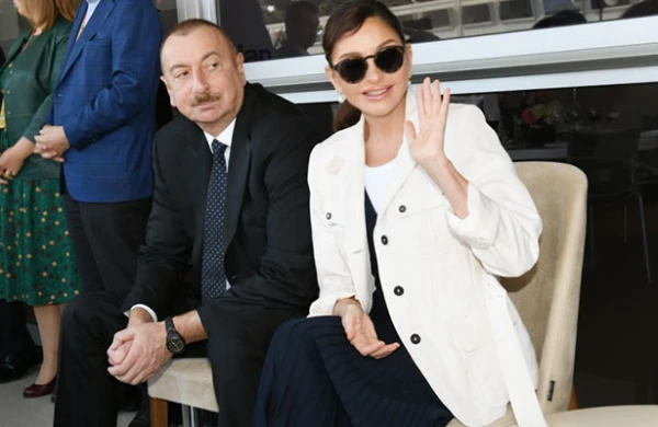 Prezident ailəsi ilə stadionda - Finalı izləyir