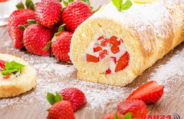 Çiyələklə biskvitli rulet