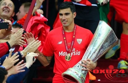 MƏŞHUR FUTBOLÇU AVTOMOBIL QƏZASINDA ÖLDÜ