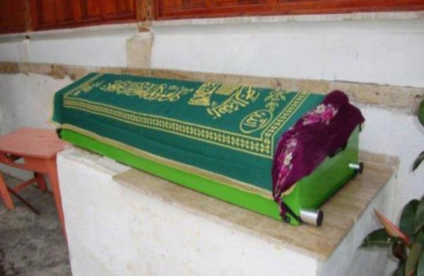 Meyitin üzərinə güzgü qoyulmasında məqsəd nədir? - Hacı Şahin qaranlıq məqamlara aydınlıq gətirir