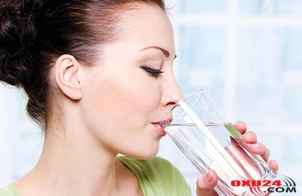 Səhər oyanan kimi su içmək olarmı?