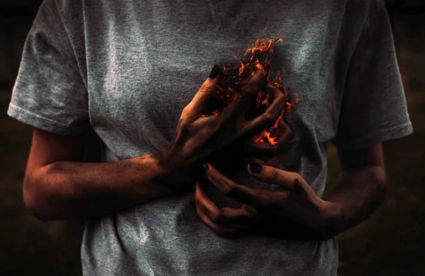 Ürək əməliyyatı zamanı xəstənin döş qəfəsində yanğın çıxdı – Cərrahlar alovu sondürüblər