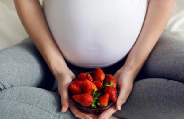 Çiyələk yemək uşağın cinsiyyətini dəyişdirir? - İNANMAYACAĞINIZ FAKTLAR