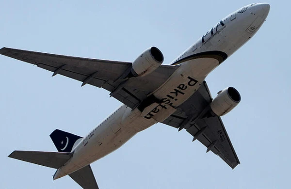 Xanım təyyarədə tualet əvəzinə fövqəladə çıxış qapısını açdı - ŞOK olay baş verdi