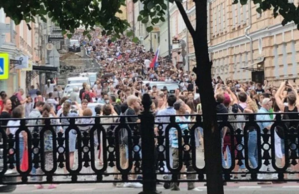 SON DƏQİQƏ: Moskva qarışdı - Yüzlərlə polis hərəkətə keçdi