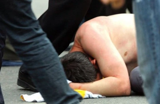 Azərbaycanda ŞOK hadisə: Qıza sataşan mollanı soyundurub başına bu oyunu açdılar