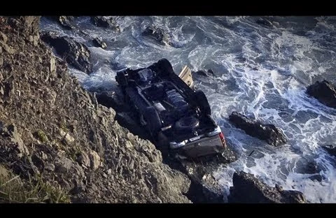 "Sahil" qəsəbəsində dəhşət: Qız avtomobil qarışıq özünü təpədən atdı