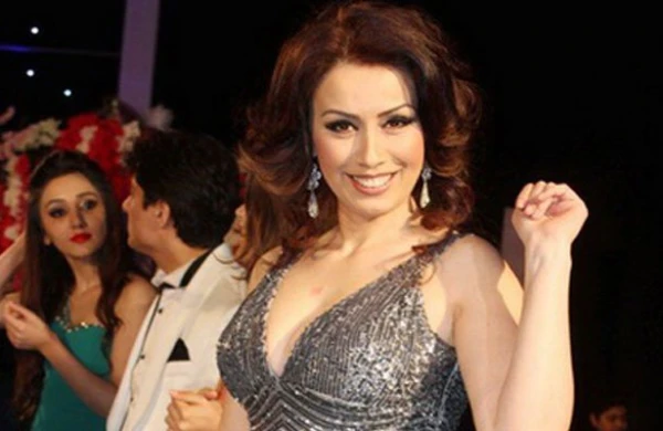 Roza Elzanı yıxıb sürüdü "Ağzını tikmişəm şeiri Elzanın öz başına gələnlərdir"