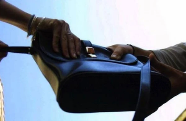 Bakıda dəhşət: Şəhərin ortasında qadının başına oyun açdılar