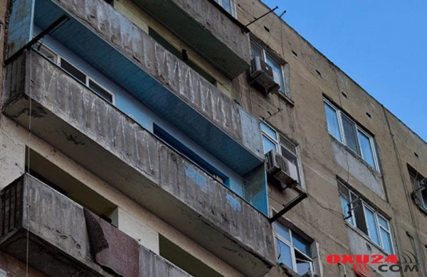 Azyaşlı 9-cu mərtəbədən yıxılaraq öldü