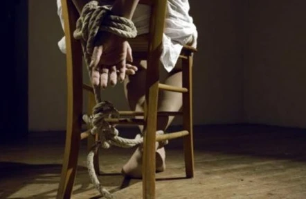 İnternetdə tanış olduğu oğlanı stola bağlayıb elə şeylər etdi ki... - BAKIDA FİLM KİMİ OLAY