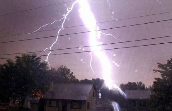 Ağstafada ildırım yeniyetməni vuraraq öldürdü