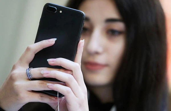 Şəkildən insanları silə bilən proqram təqdim olunub