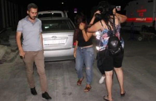 Polis  maşında cinsi əlaqədə olan qadınları tutdu - Natəvandan qorxunc xəstəlik aşkarlandı