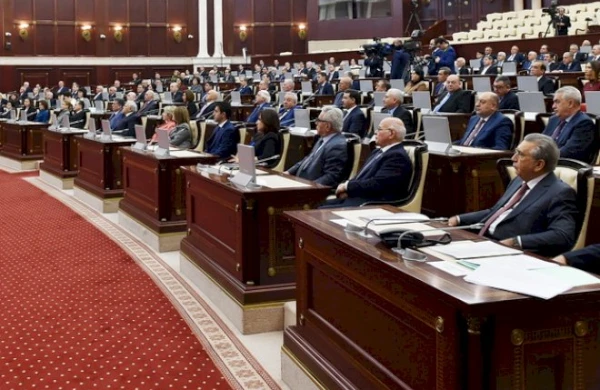 Parlamentin fövqəladə toplanması feyzbukda gündəm oldu – SENSASİON İDDİALAR