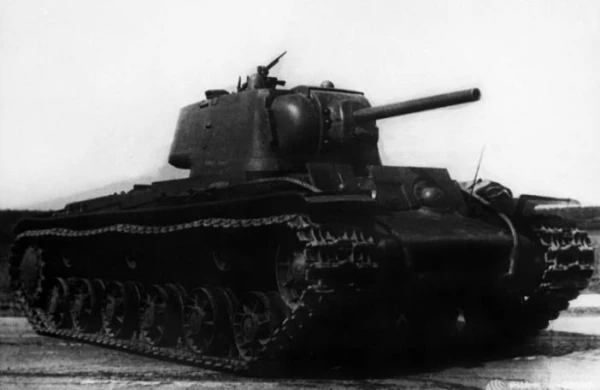 Sərhəddə şok:Içərisində ekipaj üzvlərinin meyiti olan tank tapıldı