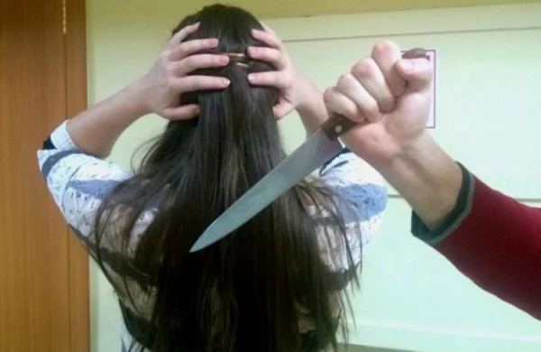 Arvadı ilə dalaşan kişi bıçağa əl atdı