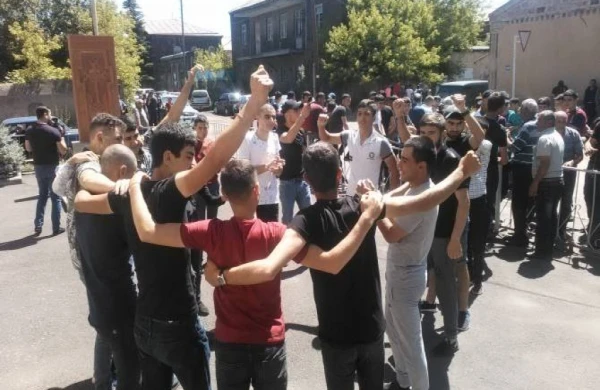 Erməni valideynlər şokda: 18 erməni cağrışçı Qarabağda yoxa çıxıb