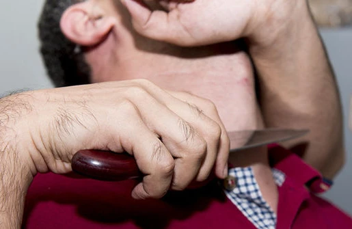 Xudatda taksi sürücüsünün boğazını kəsdilər