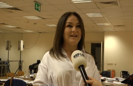 AZAL-ın təyyarəsində oğurluq: Tanınmış aktirasının min dolları oğurlandı