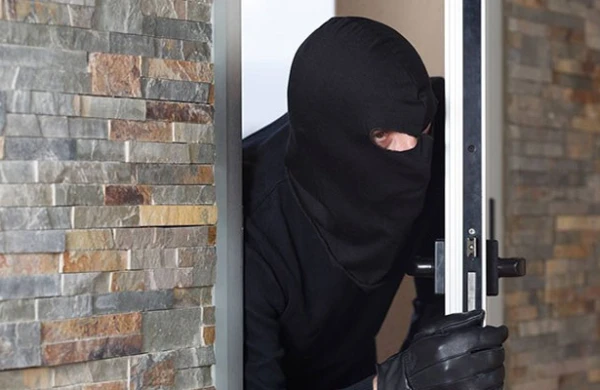 Bakıda qanlı gecə: Maskalı şəxslər evə girib tək qalan qadını...