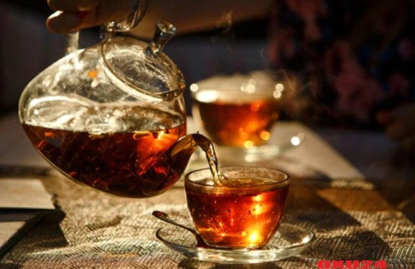 Hər səhər çay içənlərin diqqətinə - Bu xəstəliklərə səbəb olur