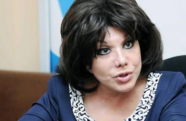 Flora Kərimovadan şok sözlər: Sidik çox dərdin dərmanıdı, ailənin sidiyini yığıb içməlisiniz