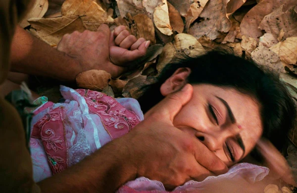 İYRƏNC OLAY! Döydü, işgəncə verdi, Azərbaycandan intim şəkillərini yaydı... - FOTO