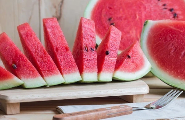 Biləsuvarda qadın qarpızdan zəhərlənib öldü