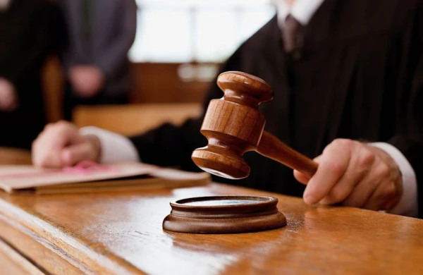 Azərbaycanda rüşvət alıb əhalini incidən hakimlər işdən QOVULDU