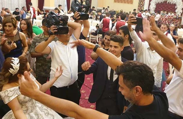 Bakıda möhtəşəm toy... - Zakir Həsənov onlara qiymətli hədiyyə göndərdi (FOTO)