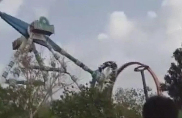 Dəhşətli görüntü:Karusel qırıldı, ölənlər var