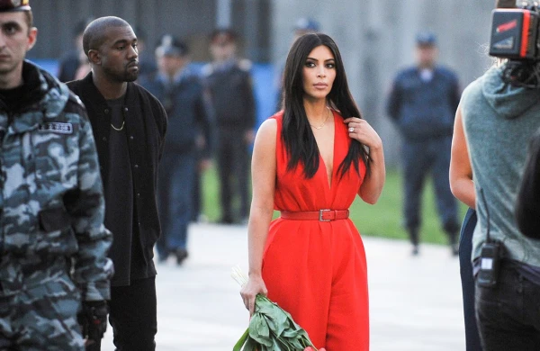 Kardaşyanın porno videolarından gələn pul hesabına tikilən qondarma "soyqırımı abidəsi" yanır