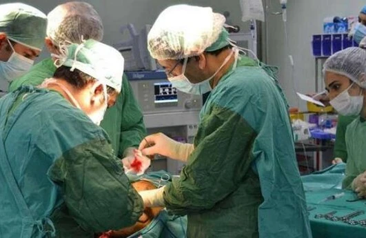 Bakıda klinikada DƏHŞƏTLİ OLAY: Əməliyyat zamanı uşağın şah damarını kəsdilər – ÖLDÜ