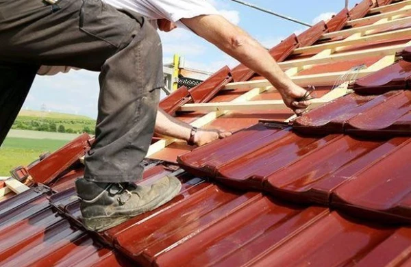 Gəncədə damdan yıxılan fəhlə öldü