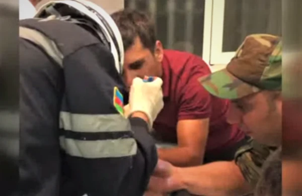 Sumqayıtda kuryoz olay: Sürücünün barmağında üzük qaldı, FHN köməyə gəldi