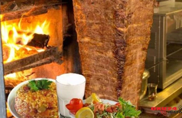 Dönərdən zəhərlənən gəncin vəziyyəti ağırdır