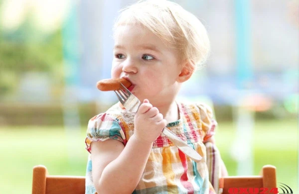 Uşaqlar sosiska yeməməlidir? – Ekspert danışdı