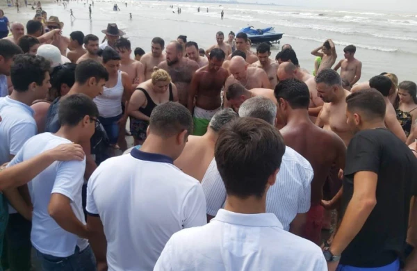 SOSİAL Novxanı çimərliyində 12 yaşlı yeniyetmə batdı - FOTOLAR