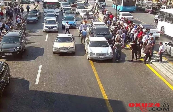 Bakının Qara Qarayev prospektində yol qəzası baş verib