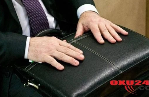 Nazir yeniyetmə qıza görə istefa verdi