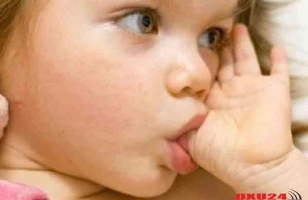 Uşaqların əmzikdən çox istifadəsi, barmağını sorması..