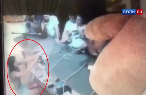 Əyləncə mərkəzində baş vermiş biabırçı hadisə kameraya düşdü